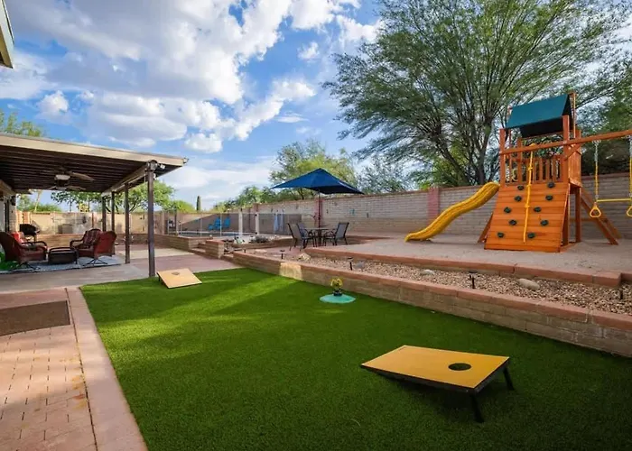 Family Getaway With Pool & Pet Friendly Apartment