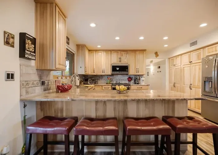 Family Getaway With Pool & Pet Friendly Apartment *
