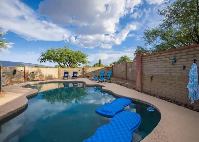 Family Getaway With Pool & Pet Friendly Apartment
