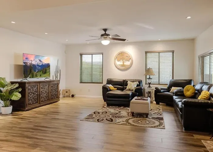 Family Getaway With Pool & Pet Friendly Apartment *