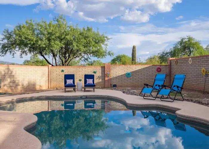 Family Getaway With Pool & Pet Friendly Apartment