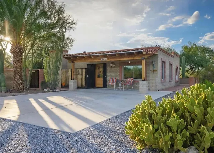 Family Getaway With Pool & Pet Friendly Apartment Tucson
