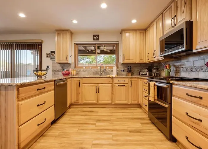 Family Getaway With Pool & Pet Friendly Apartment *