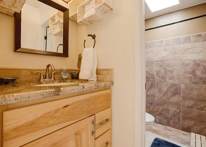 Family Getaway With Pool & Pet Friendly Apartment