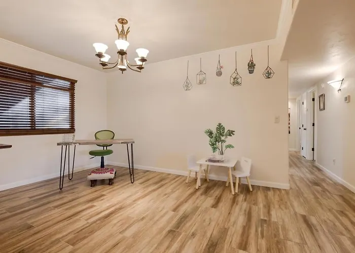 Family Getaway With Pool & Pet Friendly *