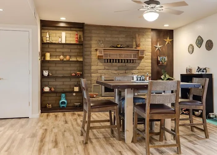 Family Getaway With Pool & Pet Friendly Apartment *