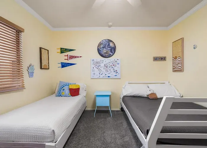 Family Getaway With Pool & Pet Friendly Apartment