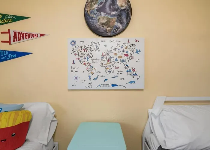 Apartment Family Getaway With Pool & Pet Friendly *
