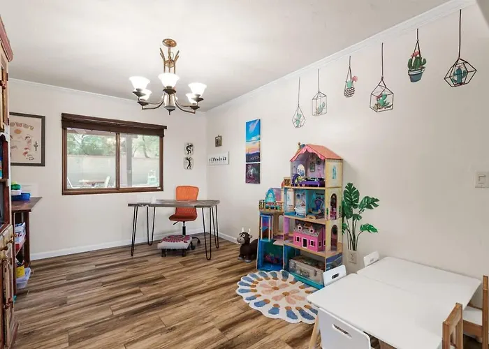 Apartment Family Getaway With Pool & Pet Friendly