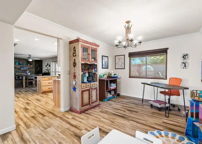 Family Getaway With Pool & Pet Friendly Apartment *