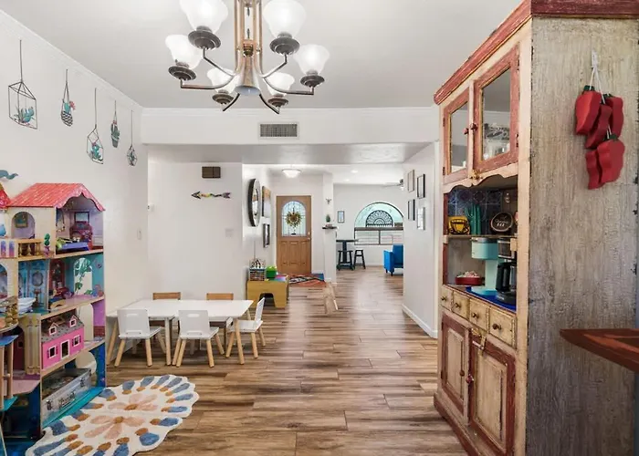 Family Getaway With Pool & Pet Friendly Apartment *